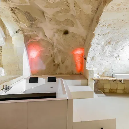 Guesthost - Angelica - In *